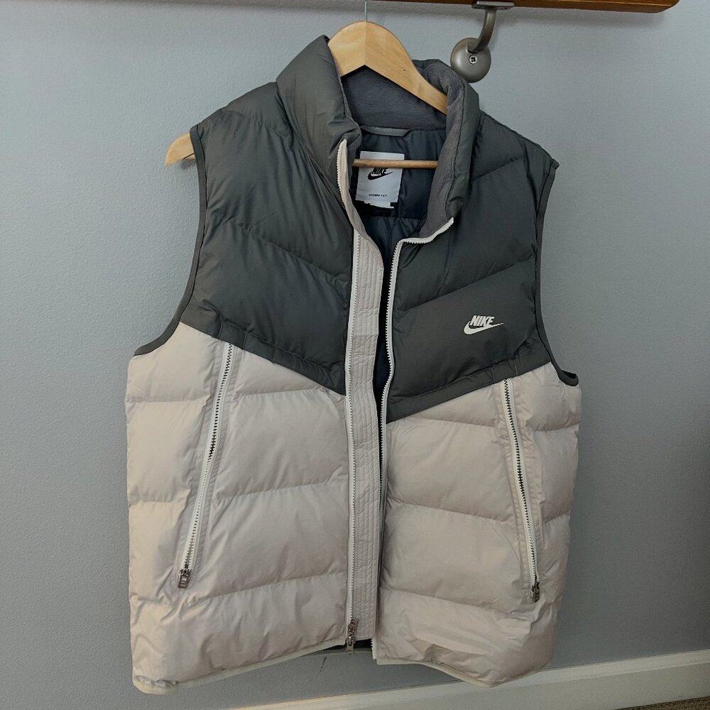 Nike Puffer Vest – Grey/White (Men’s Large)